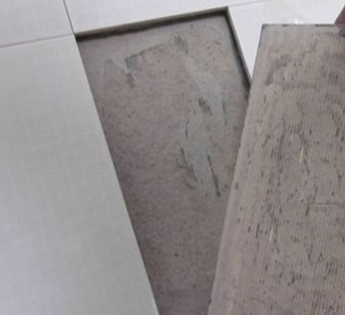 团风瓷砖空鼓维修公司分享瓷砖铺贴时如果打浆（即涂抹在瓷砖背面和基层上的砂浆或瓷砖胶）过少，会带来以下问题